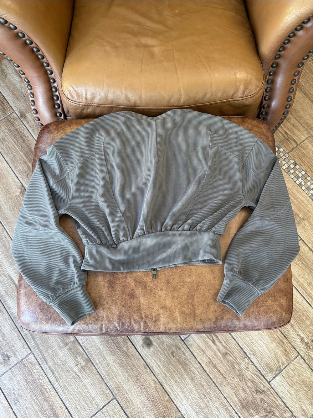 Lululemon Ribbed Softstreme Cropped Full Zip Jacket Sz 6 Nomad 714 - Picture 5 of 7